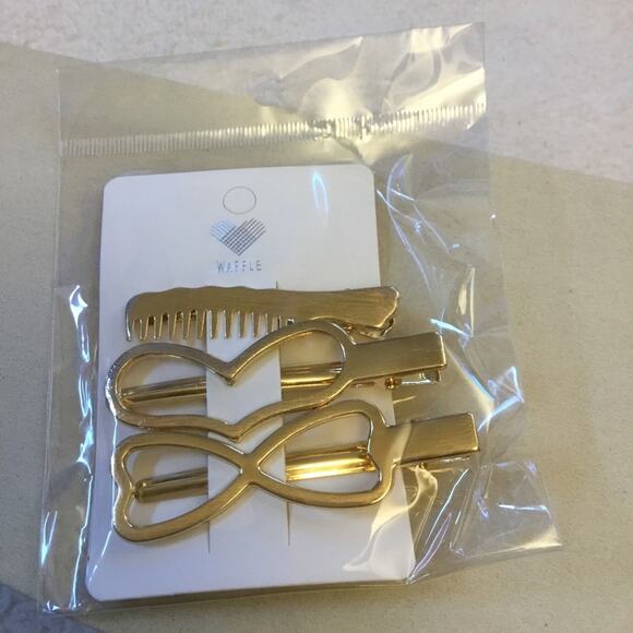 Gold Heart Shaped Clips - Set of 3 - Picture 6 of 6